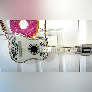 Disney parks coco popcorn guitar
